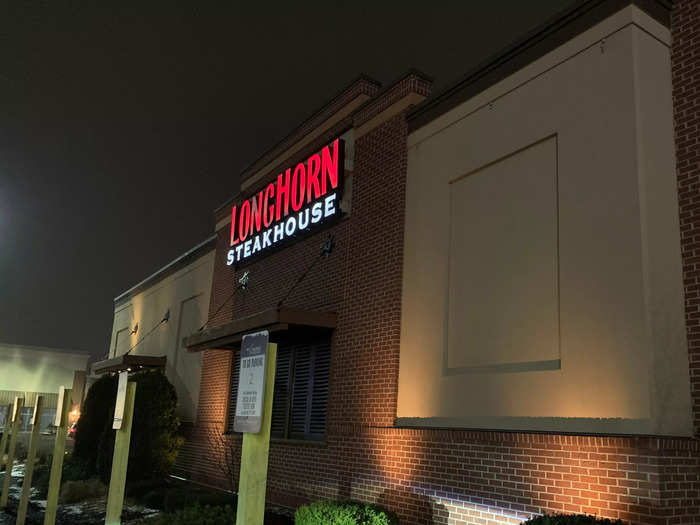 Business is booming at Longhorn Steakhouse, a beneficiary of casual dining bouncing back. I visited the restaurant chain to see why it's seeing such huge success right now.