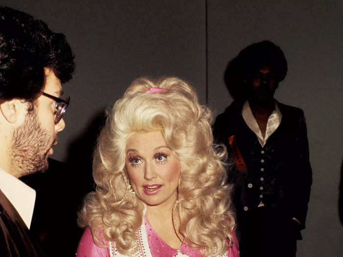To the 19th Annual Grammy Awards, Dolly Parton wore a bright pink cowgirl-esque look that would define her signature style.