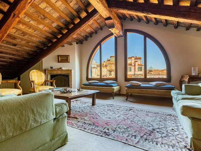 A double-unit penthouse located along on a Venice canal went to auction earlier this month with a guide price of €2.9 million ($3.04 million).
