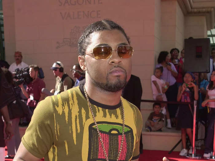 At the first-ever BET Awards in 2001, Musiq Soulchild arrived in a busy T-shirt which was too casual for the red carpet.