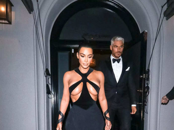 At the 2019 Hollywood Beauty Awards, Kim Kardashian wore a black gown with a chest cutout that seemed like a malfunction waiting to happen.