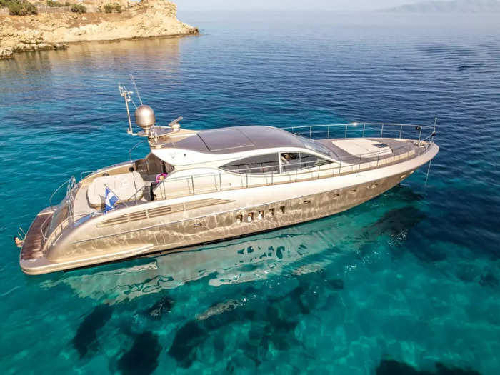 Zeus is a 24-meter yacht, which is equivalent to about 79 feet. Renting the vessel starts at $7,171.