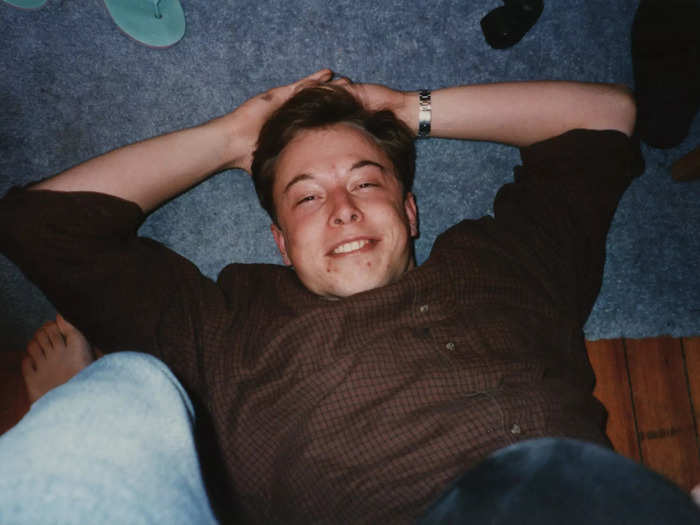Elon Musk goofs about on the floor with his then-girlfriend Jennifer Gwynne above him.