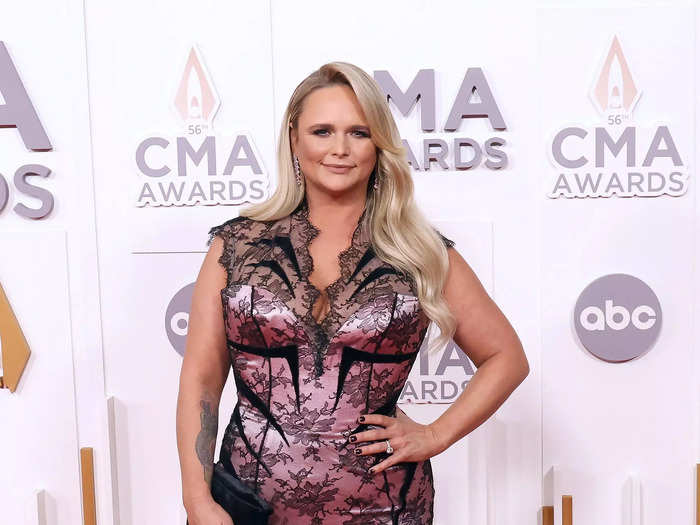 Miranda Lambert looked gorgeous on the red carpet in a vintage Mugler gown.