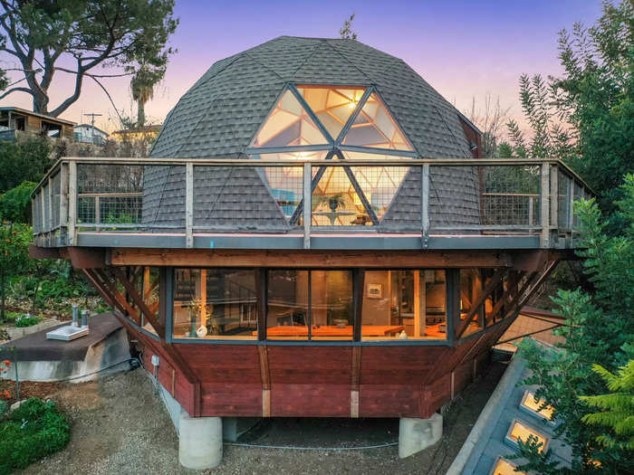 When Rachel Singer first stepped into the dome house perched on top of a hill in Los Angeles, she felt an instant connection to the place.
