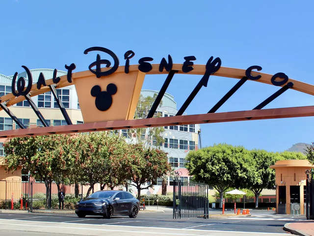 
Disney plans to cut 7,000 jobs and reward shareholders
